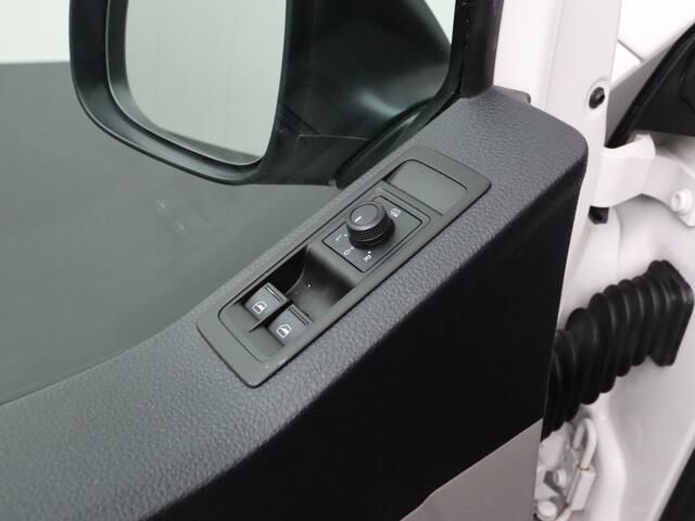 Volkswagen TRANSPORTER 2.0TDI Lang Imperiaal | Trekhaak | Airco | Betimmering | 3-Persoons