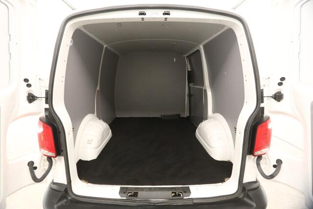 Volkswagen TRANSPORTER 2.0 TDI L1H1 140PK Airco 3 Persoons Imperiaal Elektrpakket Trekhaak