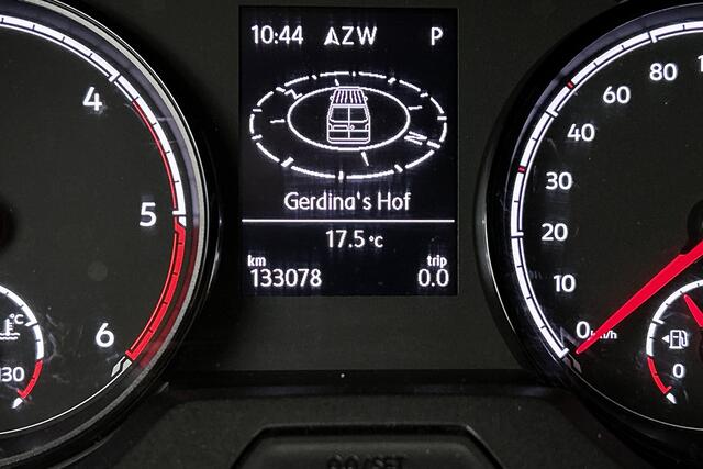 Volkswagen TRANSPORTER 2.0 TDI L2H1 Automaat | LED koplampen | Trekhaak | Parkeersensoren | Apple carplay