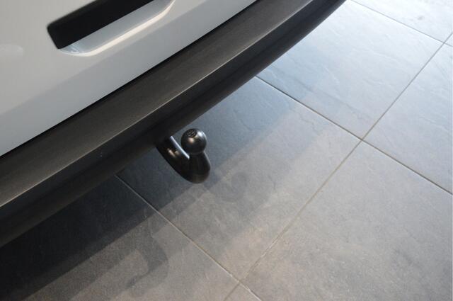 Volkswagen TRANSPORTER 2.0 TDI L2H1 28 airco navi trekhaak 150 pk !!