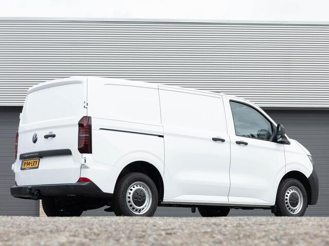 Volkswagen TRANSPORTER T7 2.0 TDI 150pk L1H1 Automaat | Trekhaak | Camera | App-Connect | Laadvloer | Cruise Control | Parkeersensoren | Bijrijdersbank |