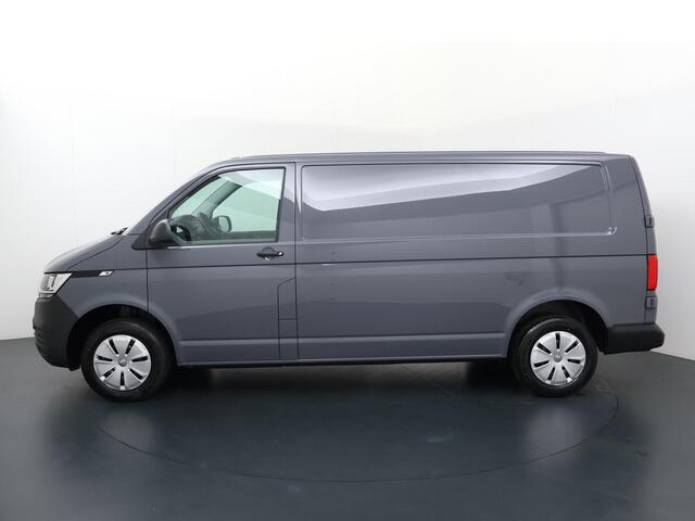 Volkswagen TRANSPORTER 2.0 TDI L2H1 28 | 150 PK | Apple Carplay / Android Auto + Multifunctioneel stuur | Parkeersensoren Voor + Achter + Achteruitrijcamera | Trekhaak