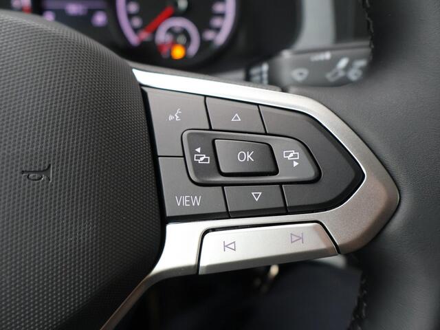 Volkswagen TRANSPORTER 2.0 TDI L2H1 28 | 150 PK | Apple Carplay / Android Auto + Multifunctioneel stuur | Parkeersensoren Voor + Achter + Achteruitrijcamera | Trekhaak