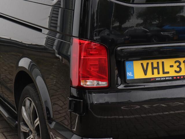 Volkswagen TRANSPORTER 2.0 TDI L2H1 30 DC Bulli 199pk | Leder | 2x schuifdeur met sluithulp | Trekhaak | Achteruitrijcamera | Navigatie 'Pro'|