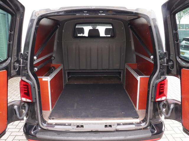 Volkswagen TRANSPORTER 2.0 TDI L2H1 30 DC Bulli 199pk | Leder | 2x schuifdeur met sluithulp | Trekhaak | Achteruitrijcamera | Navigatie 'Pro'|