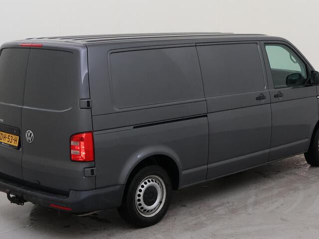 Volkswagen TRANSPORTER 150pk automaat L2 Comfortline Executive + Trekhaak Navigatie Apple Carplay Sortimo inbouw Euro6 2-zits