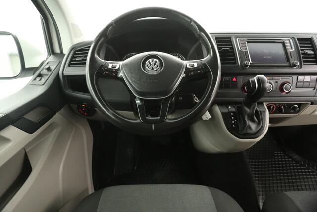 Volkswagen TRANSPORTER 2.0 TDI L2H1 204PK Automaat Airco Camera Carplay 2xSchuifdeur Cruise LED DSG Navi 3 Persoons 17"LMV