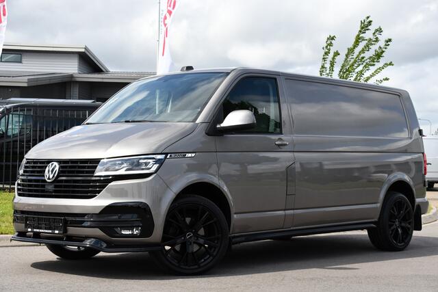 Volkswagen TRANSPORTER 2.0 TDI L2H1 Bulli Adaptieve Cruise, Virtual, Carplay, LED, Trekhaak, Leder, Stoelverwarming, 150PK Uniek!