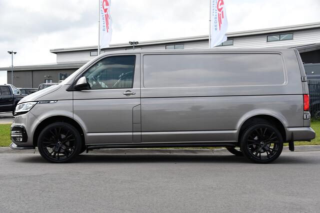 Volkswagen TRANSPORTER 2.0 TDI L2H1 Bulli Adaptieve Cruise, Virtual, Carplay, LED, Trekhaak, Leder, Stoelverwarming, 150PK Uniek!