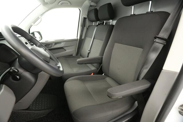 Volkswagen TRANSPORTER 2.0 TDI L1H1 140PK Airco Trekhaak 3 Persoons Imperiaal Elektrpakket