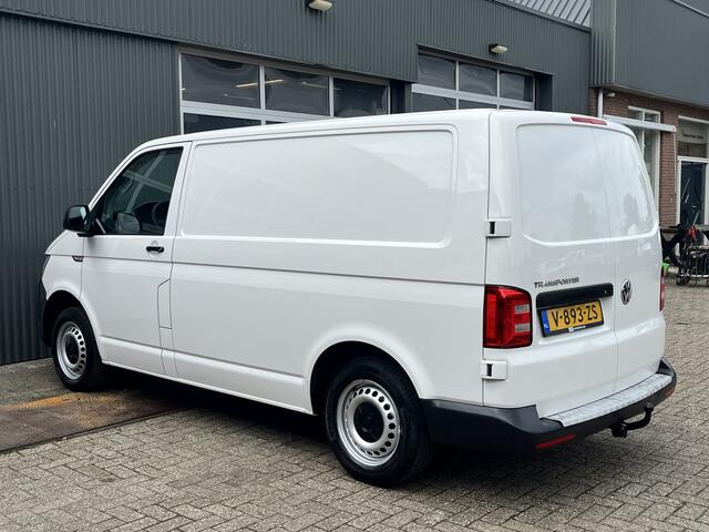 Volkswagen TRANSPORTER 2.0 TDI L1H1 Kastinrichting Airco Cruise control Trekhaak 2500kg Telefoonvoorbereiding Navigatiesysteem Apple carplay 2-Persoons Parkeerhulp achter 1e eigenaar Dealer onderhouden Euro 6