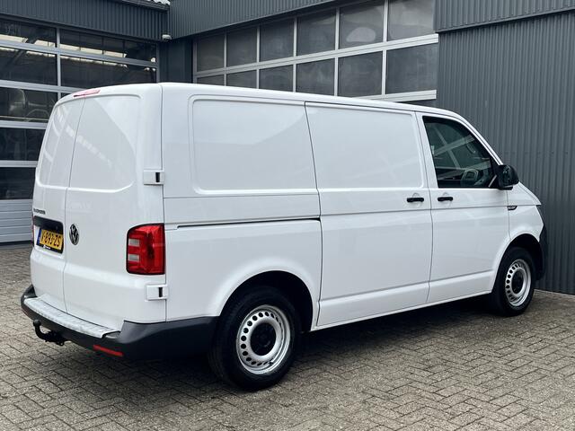 Volkswagen TRANSPORTER 2.0 TDI L1H1 Kastinrichting Airco Cruise control Trekhaak 2500kg Telefoonvoorbereiding Navigatiesysteem Apple carplay 2-Persoons Parkeerhulp achter 1e eigenaar Dealer onderhouden Euro 6