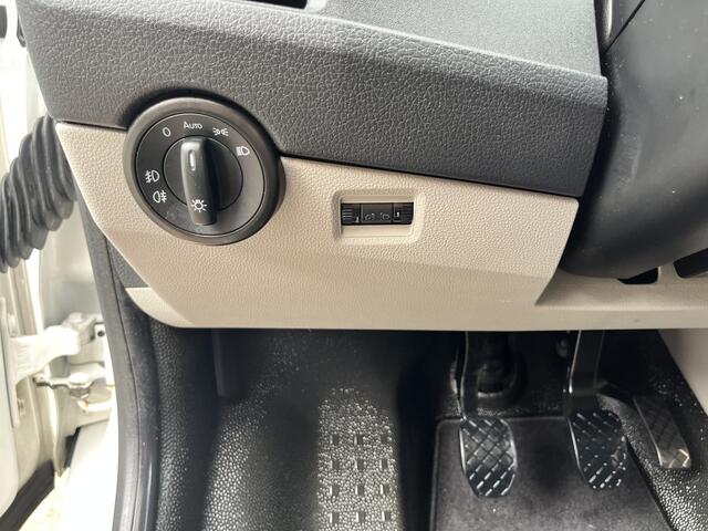 Volkswagen TRANSPORTER 2.0 TDI L1H1 Kastinrichting Airco Cruise control Trekhaak 2500kg Telefoonvoorbereiding Navigatiesysteem Apple carplay 2-Persoons Parkeerhulp achter 1e eigenaar Dealer onderhouden Euro 6