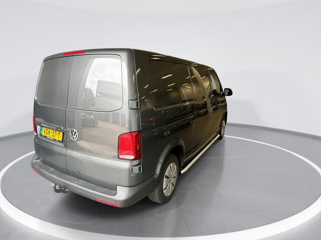 Volkswagen TRANSPORTER 2.0 Tdi 110pk L2H1 28 Economy Business · Airco · Apple/Android Car Play · P-Sensoren · Cruie Control · Trekhaak · Betimmering · Vloerplaat ·
