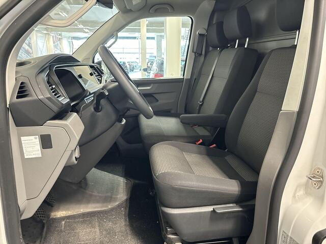 Volkswagen TRANSPORTER 2.0 Tdi 110pk L2H3 28 Comfortline · Apple/Android Car Play · Navi · Airco · P-Sensoren · Trekhaak · Vloerplaat · Betimmering · Cruise Control ·