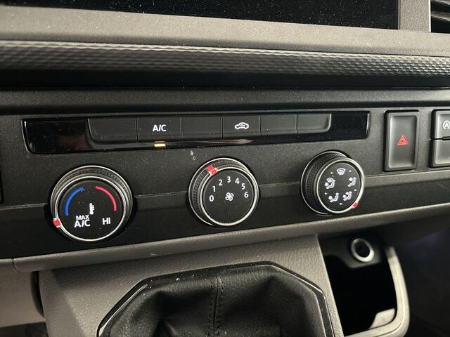Volkswagen TRANSPORTER 2.0 Tdi 110pk L2H3 28 Comfortline · Apple/Android Car Play · Navi · Airco · P-Sensoren · Trekhaak · Vloerplaat · Betimmering · Cruise Control ·