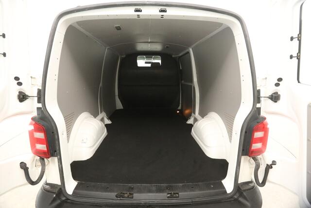 Volkswagen TRANSPORTER 150PK 2.0 TDI L2H1 DSG Automaat Airco Cruise Carplay Trekhaak 3 Persoons PDC Elektrpakket