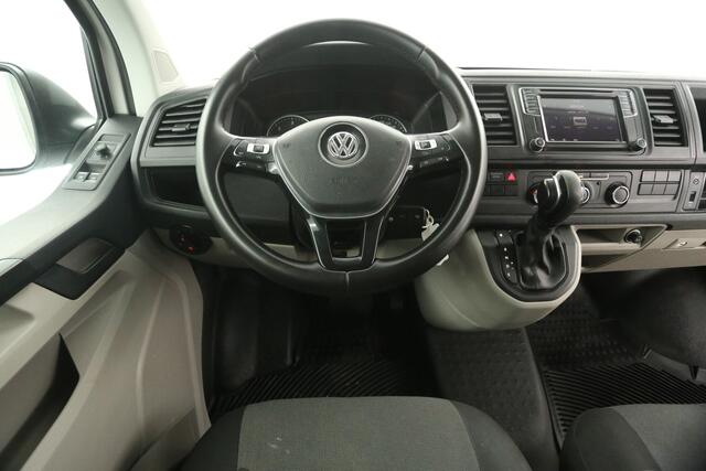 Volkswagen TRANSPORTER 150PK 2.0 TDI L2H1 DSG Automaat Airco Cruise Carplay Trekhaak 3 Persoons PDC Elektrpakket