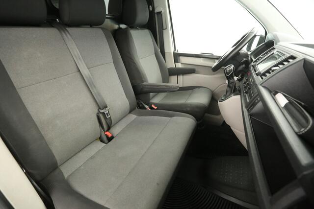 Volkswagen TRANSPORTER 150PK 2.0 TDI L2H1 DSG Automaat Airco Cruise Carplay Trekhaak 3 Persoons PDC Elektrpakket