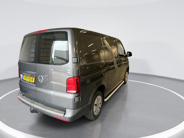 Volkswagen TRANSPORTER 2.0 Tdi 90pk L1H1 26 Economy Business · Apple/Android Car Play · Trekhaak · Betimmering · Vloerplaat · Side Bars · P-Sensoren · Airco · Cruise Control · Garantie t/m 22-02-2027 of 100.000km