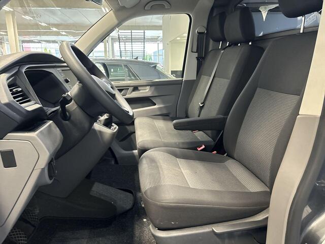Volkswagen TRANSPORTER 2.0 Tdi 90pk L1H1 26 Economy Business · Apple/Android Car Play · Trekhaak · Betimmering · Vloerplaat · Side Bars · P-Sensoren · Airco · Cruise Control · Garantie t/m 22-02-2027 of 100.000km