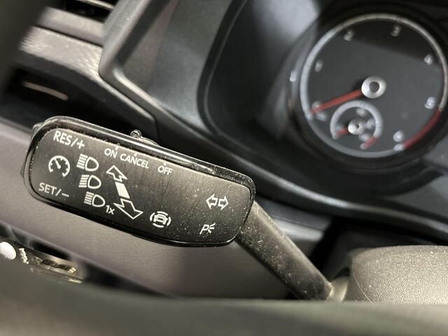 Volkswagen TRANSPORTER 2.0 Tdi 90pk L1H1 26 Economy Business · Apple/Android Car Play · Trekhaak · Betimmering · Vloerplaat · Side Bars · P-Sensoren · Airco · Cruise Control · Garantie t/m 22-02-2027 of 100.000km