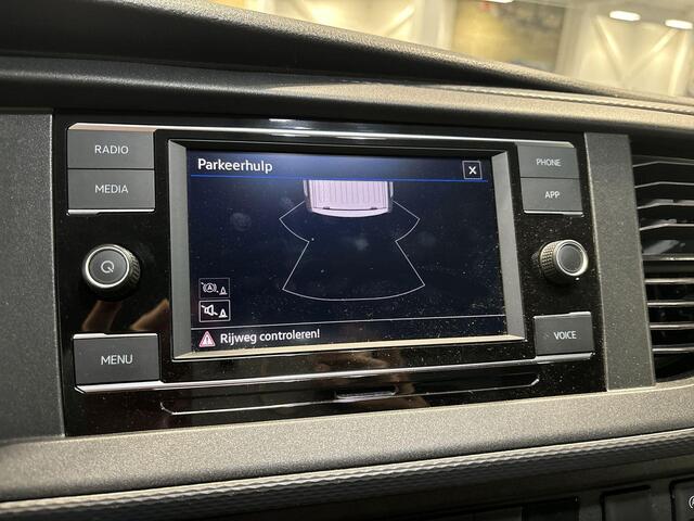 Volkswagen TRANSPORTER 2.0 Tdi 90pk L1H1 26 Economy Business · Apple/Android Car Play · Trekhaak · Betimmering · Vloerplaat · Side Bars · P-Sensoren · Airco · Cruise Control · Garantie t/m 22-02-2027 of 100.000km