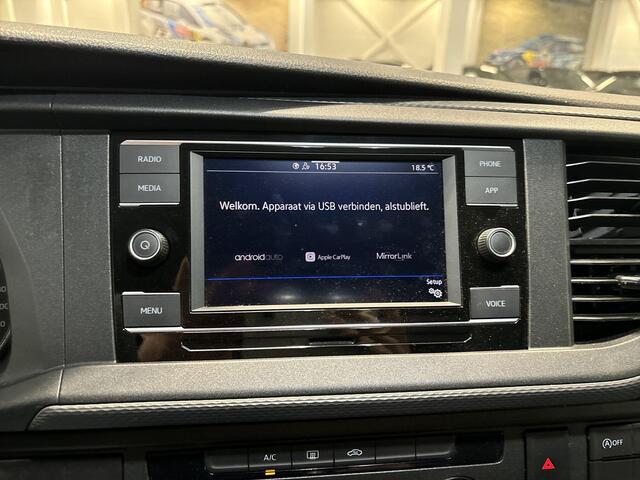 Volkswagen TRANSPORTER 2.0 Tdi 90pk L1H1 26 Economy Business · Apple/Android Car Play · Trekhaak · Betimmering · Vloerplaat · Side Bars · P-Sensoren · Airco · Cruise Control · Garantie t/m 22-02-2027 of 100.000km