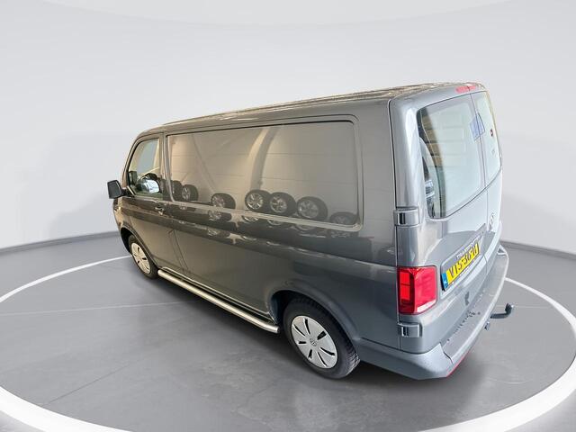 Volkswagen TRANSPORTER 2.0 Tdi 90pk L1H1 26 Economy Business · Apple/Android Car Play · Trekhaak · P-Sensoren · Vloerplaat · Betimmering · Side Bars · Garantie t/m 01-03-2027 of 100.000km