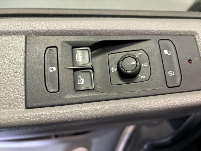 Volkswagen TRANSPORTER 2.0 Tdi 90pk L1H1 26 Economy Business · Apple/Android Car Play · Trekhaak · P-Sensoren · Vloerplaat · Betimmering · Side Bars · Garantie t/m 01-03-2027 of 100.000km