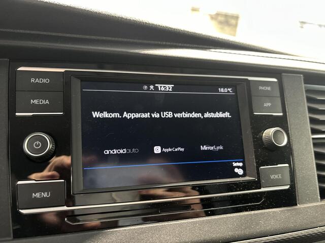 Volkswagen TRANSPORTER 2.0 Tdi 90pk L1H1 26 Economy Business · Apple/Android Car Play · Trekhaak · P-Sensoren · Vloerplaat · Betimmering · Side Bars · Garantie t/m 01-03-2027 of 100.000km