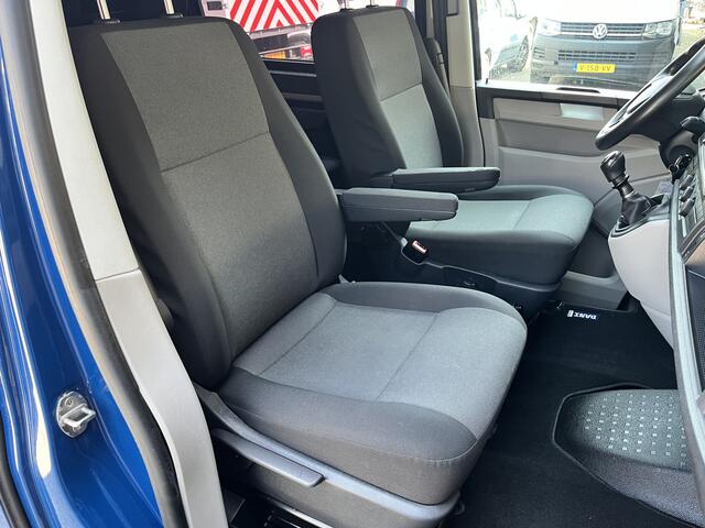 Volkswagen TRANSPORTER 2.0 TDI L2H1 DC 150pk Airco Cruise controle Telefoonverbinding Navigatiesysteem Stuurwielbediening Parkeersensoren achter 5-Persoons Euro 6 Bpm vrij voor particulier gebruik!!