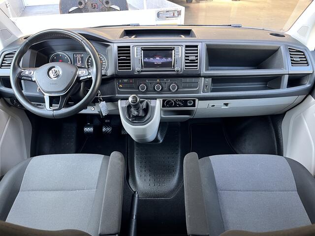 Volkswagen TRANSPORTER 2.0 TDI L2H1 DC 150pk Airco Cruise controle Telefoonverbinding Navigatiesysteem Stuurwielbediening Parkeersensoren achter 5-Persoons Euro 6 Bpm vrij voor particulier gebruik!!
