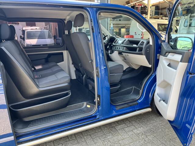 Volkswagen TRANSPORTER 2.0 TDI L2H1 DC 150pk Airco Cruise controle Telefoonverbinding Navigatiesysteem Stuurwielbediening Parkeersensoren achter 5-Persoons Euro 6 Bpm vrij voor particulier gebruik!!