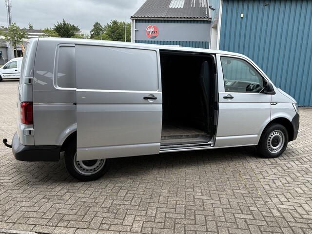 Volkswagen TRANSPORTER 2.0 150Pk TDI L2H Highline / Cruise / Airco / Navi / Trekhaak / Apk t/m 10-01-2026