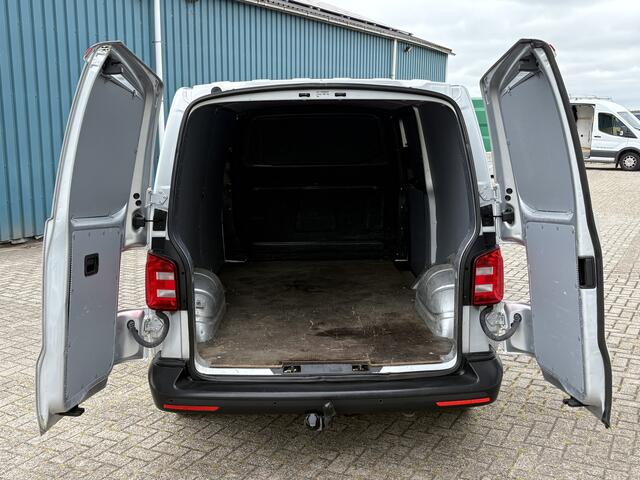 Volkswagen TRANSPORTER 2.0 150Pk TDI L2H Highline / Cruise / Airco / Navi / Trekhaak / Apk t/m 10-01-2026