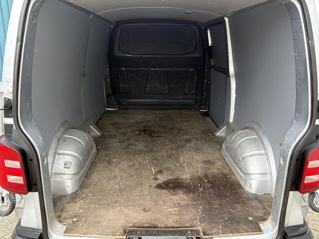 Volkswagen TRANSPORTER 2.0 150Pk TDI L2H Highline / Cruise / Airco / Navi / Trekhaak / Apk t/m 10-01-2026