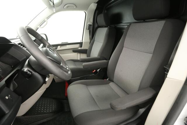 Volkswagen TRANSPORTER 2.0 TDI L2H1 140PK Airco Cruise Parkeersensoren Bluetooth Elektrpakket