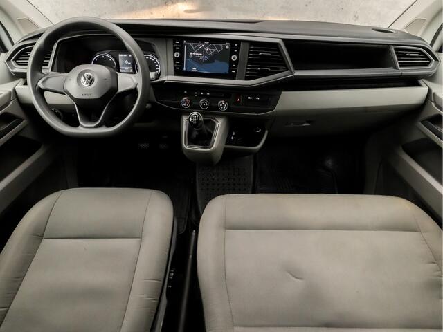 Volkswagen TRANSPORTER Kombi 2.0 TDI L1H1 Comfortline 9 Persoons (APPLE CARPLAY, TREKHAAK, PARKEERSENSOREN, GETINT GLAS, ELEK RAMEN, NIEUWE APK, NIEUWSTAAT)