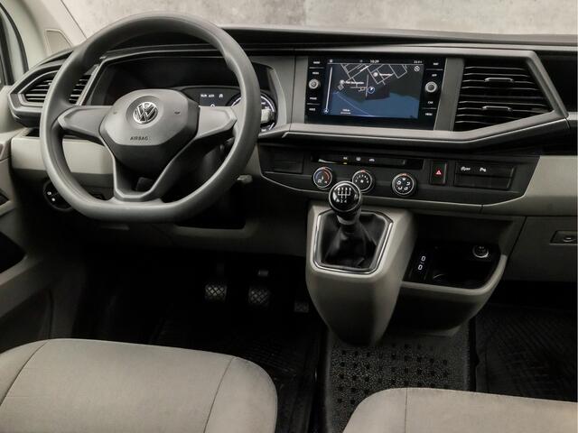 Volkswagen TRANSPORTER Kombi 2.0 TDI L1H1 Comfortline 9 Persoons (APPLE CARPLAY, TREKHAAK, PARKEERSENSOREN, GETINT GLAS, ELEK RAMEN, NIEUWE APK, NIEUWSTAAT)
