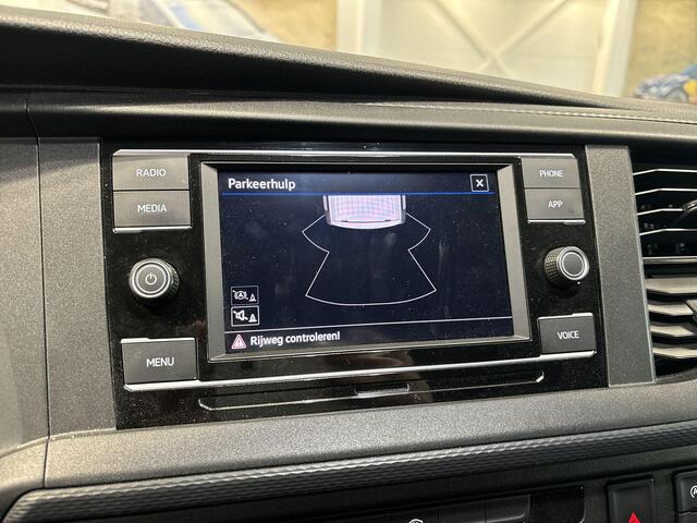Volkswagen TRANSPORTER 2.0 Tdi 110pk L2H1 28 Economy Business · Apple/Android Car Play · Cruise Control · Betimmering · P-Sensoren · Trekhaak · Vloerplaat · Garantie t/m 10-05-2027 of 100.000km