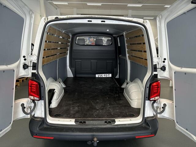 Volkswagen TRANSPORTER 2.0 Tdi 110pk L2H1 28 Economy Business · Apple/Android Car Play · Cruise Control · Betimmering · P-Sensoren · Trekhaak · Vloerplaat · Garantie t/m 10-05-2027 of 100.000km