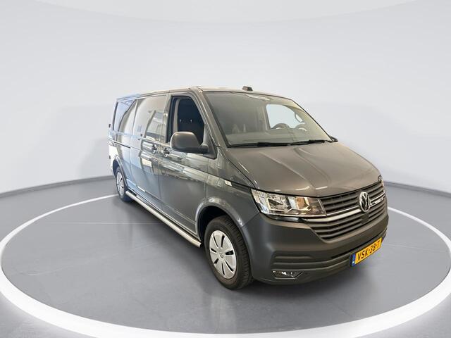 Volkswagen TRANSPORTER 2.0 Tdi 150pk DSG L2H3 28 Highline · Apple/Android Car Play · Betimmering · Vloerplaat · Trekhaak · Side Bars · Navi · Garantie t/m 31-10-2026 of 150.000km