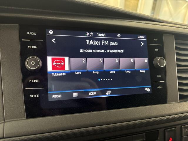 Volkswagen TRANSPORTER 2.0 Tdi 150pk DSG L2H3 28 Highline · Apple/Android Car Play · Betimmering · Vloerplaat · Trekhaak · Side Bars · Navi · Garantie t/m 31-10-2026 of 150.000km