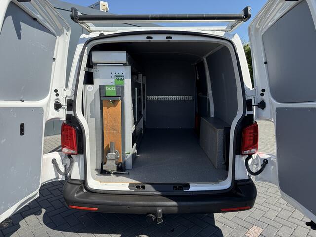 Volkswagen TRANSPORTER 2.0 TDI 150 PK COMFORTLINE / L2H1 / IMPERIAAL / INRICHTING / TREKHAAK / AIRCO / CRUISE / NAVI / CARPLAY