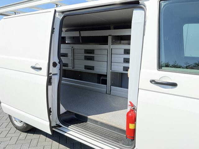 Volkswagen TRANSPORTER 2.0 TDI 150 PK COMFORTLINE / L2H1 / IMPERIAAL / INRICHTING / TREKHAAK / AIRCO / CRUISE / NAVI / CARPLAY