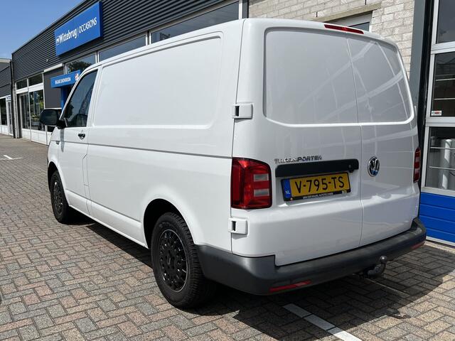 Volkswagen TRANSPORTER 2.0 TDI L1H1 Comfortline / TREKHAAK/ CAMERA/ APP-CONNECT/ 3-PERSOONS/ CRUISE/ CAMERA/ BLUETOOTH/ AIRCO/ DAB/ 16'' LMV/ NAVI