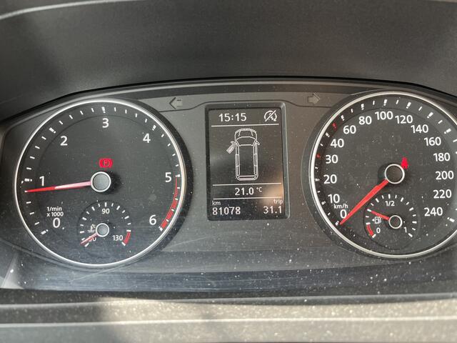 Volkswagen TRANSPORTER 2.0 TDI L1H1 Comfortline / TREKHAAK/ CAMERA/ APP-CONNECT/ 3-PERSOONS/ CRUISE/ CAMERA/ BLUETOOTH/ AIRCO/ DAB/ 16'' LMV/ NAVI