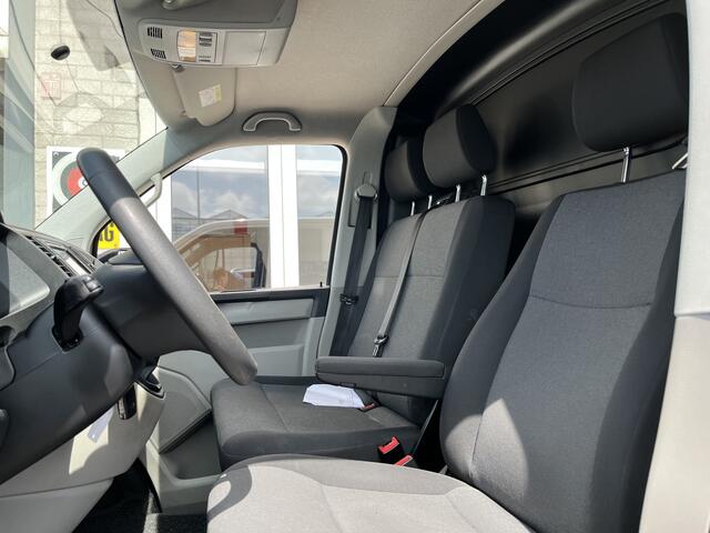 Volkswagen TRANSPORTER 2.0 TDI L1H1 Comfortline / TREKHAAK/ CAMERA/ APP-CONNECT/ 3-PERSOONS/ CRUISE/ CAMERA/ BLUETOOTH/ AIRCO/ DAB/ 16'' LMV/ NAVI