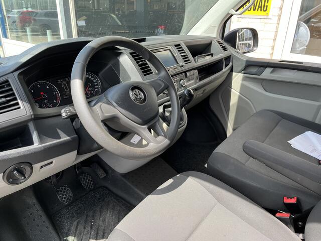Volkswagen TRANSPORTER 2.0 TDI L1H1 Comfortline / TREKHAAK/ CAMERA/ APP-CONNECT/ 3-PERSOONS/ CRUISE/ CAMERA/ BLUETOOTH/ AIRCO/ DAB/ 16'' LMV/ NAVI